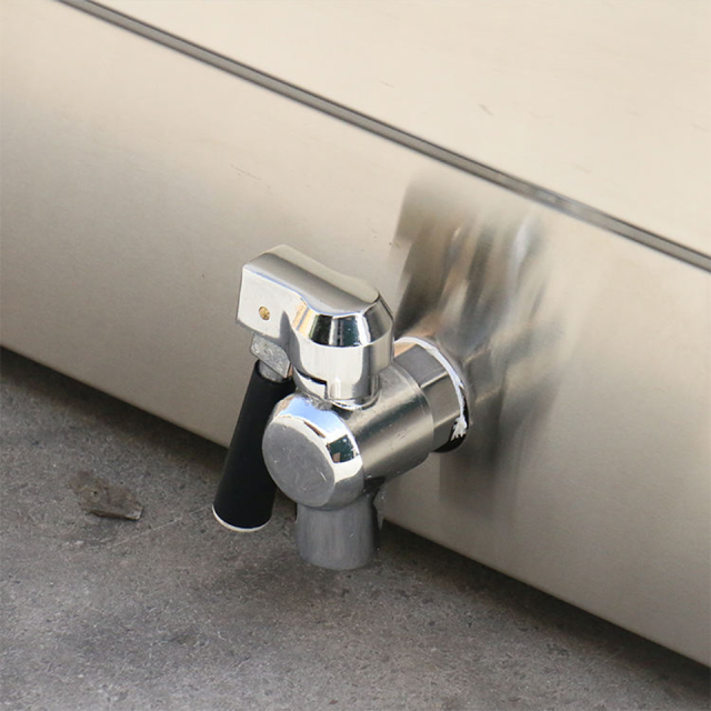 Fritadeira elétrica de bancada E-DZ-12L-2 com dois tanques, 3,25 kW, 220-240 V.