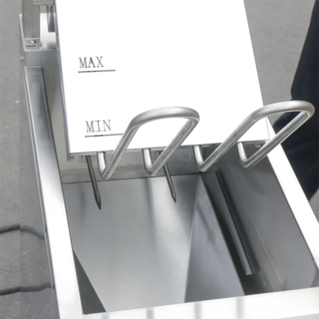 Fritadeira elétrica compacta E-DZ-12F de 4 kW com sistema de filtragem de óleo para lanchonetes e bares.