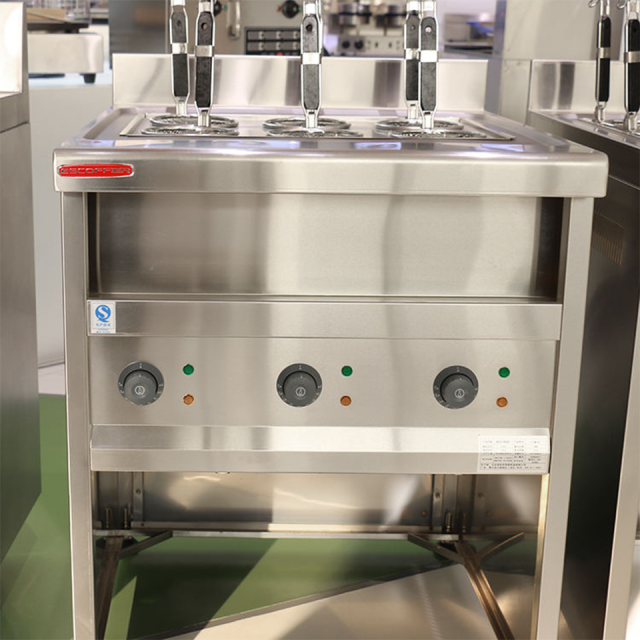 Caldeira elétrica comercial para macarrão E-DM-9T, 6 kW, com várias cestas.