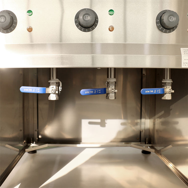 Caldeira elétrica comercial para macarrão E-DM-9T, 6 kW, com várias cestas.