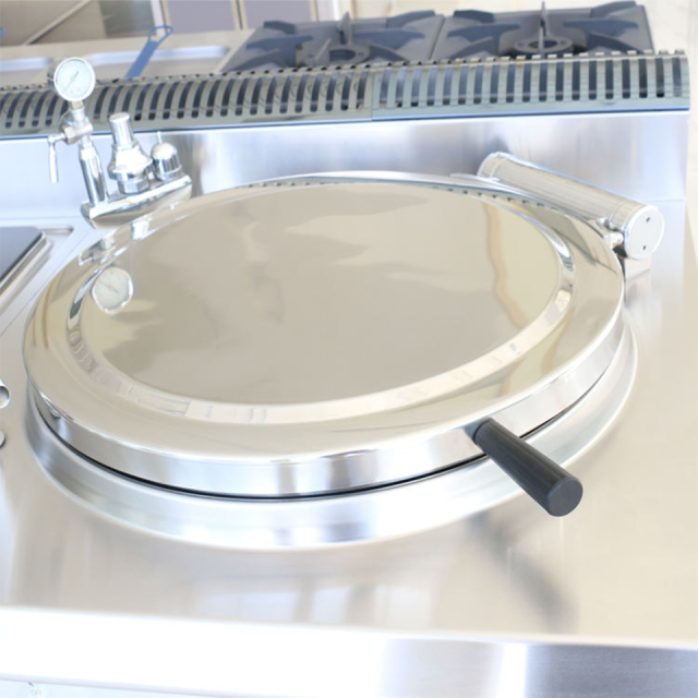 Panela a gás profissional de 120 litros para cozinhar sopas e caldos.