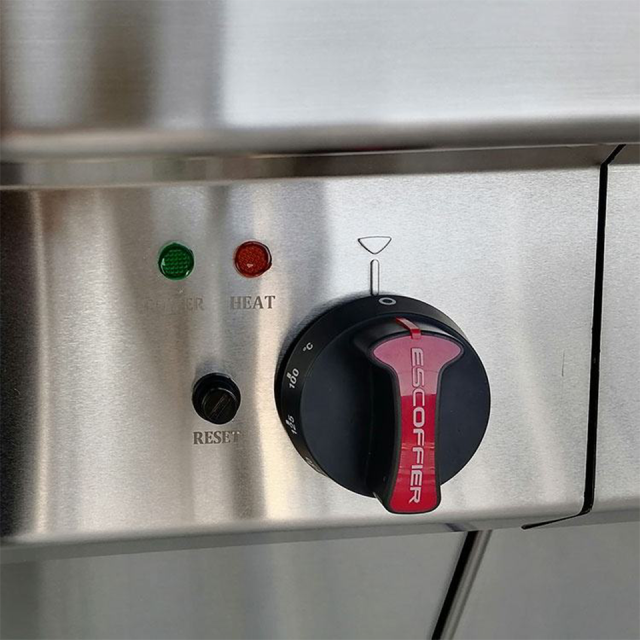 Fogão elétrico comercial de 2 bocas, em aço inoxidável, com controle manual, sistema de aquecimento duplo de 4,6 kW para cozinhas de restaurantes e serviços de catering, com design compacto, aquecimento rápido e compatibilidade com voltagem industrial.