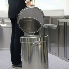 Lixeira com rodas em aço inoxidável, série LJT, 50 a 100 litros, para cozinhas profissionais.