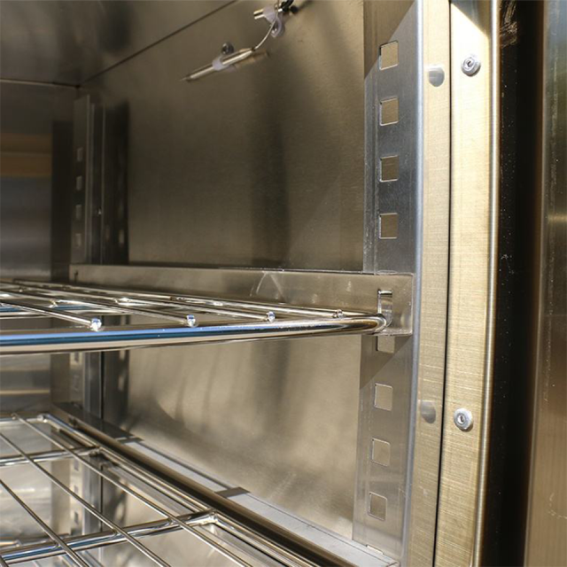 Carrinho térmico comercial para aquecimento de alimentos, armário móvel com aquecimento elétrico para serviços de catering.