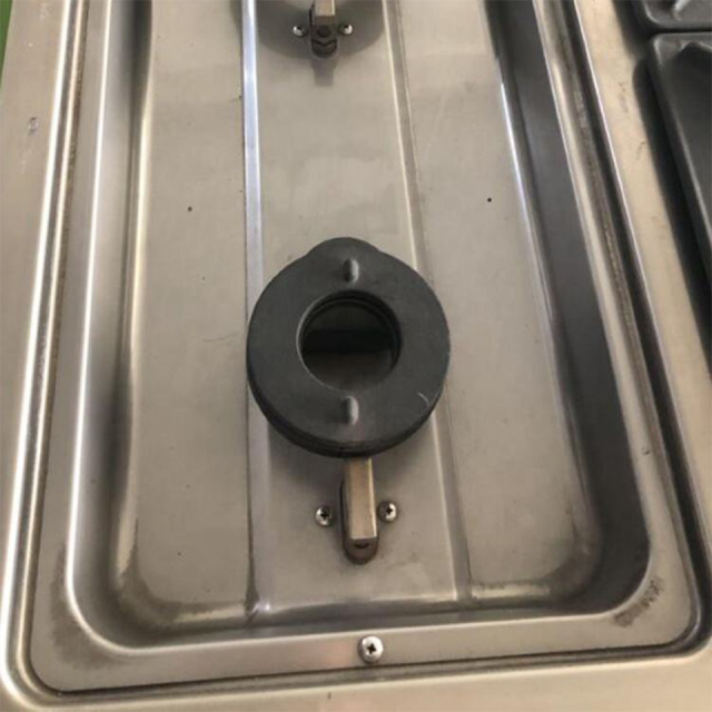 موقد غاز تجاري يعمل بوعاء فخاري بأربعة شعلات لمطابخ المطاعم، بقوة 22 كيلو واط