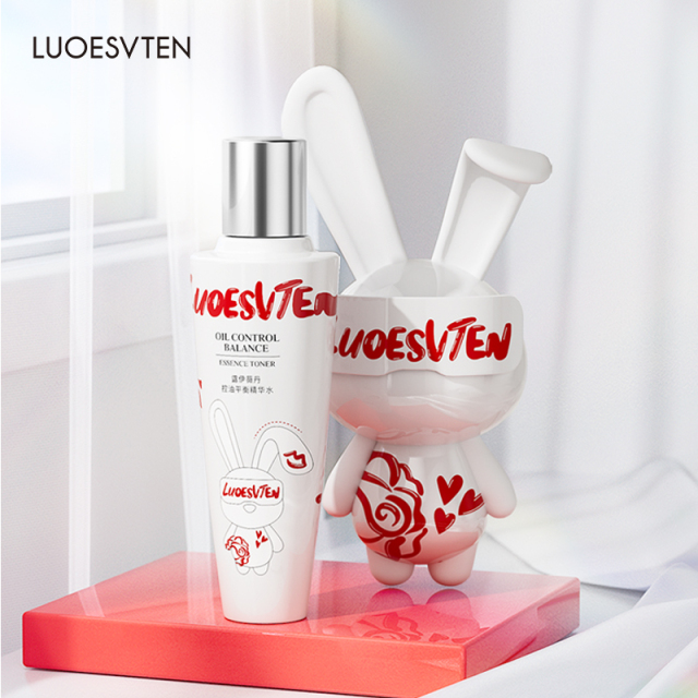 Custom logo Instantly Hydrates Helps Control Oil Minimizes Pores Promotes Even Skin Tone Face Toner