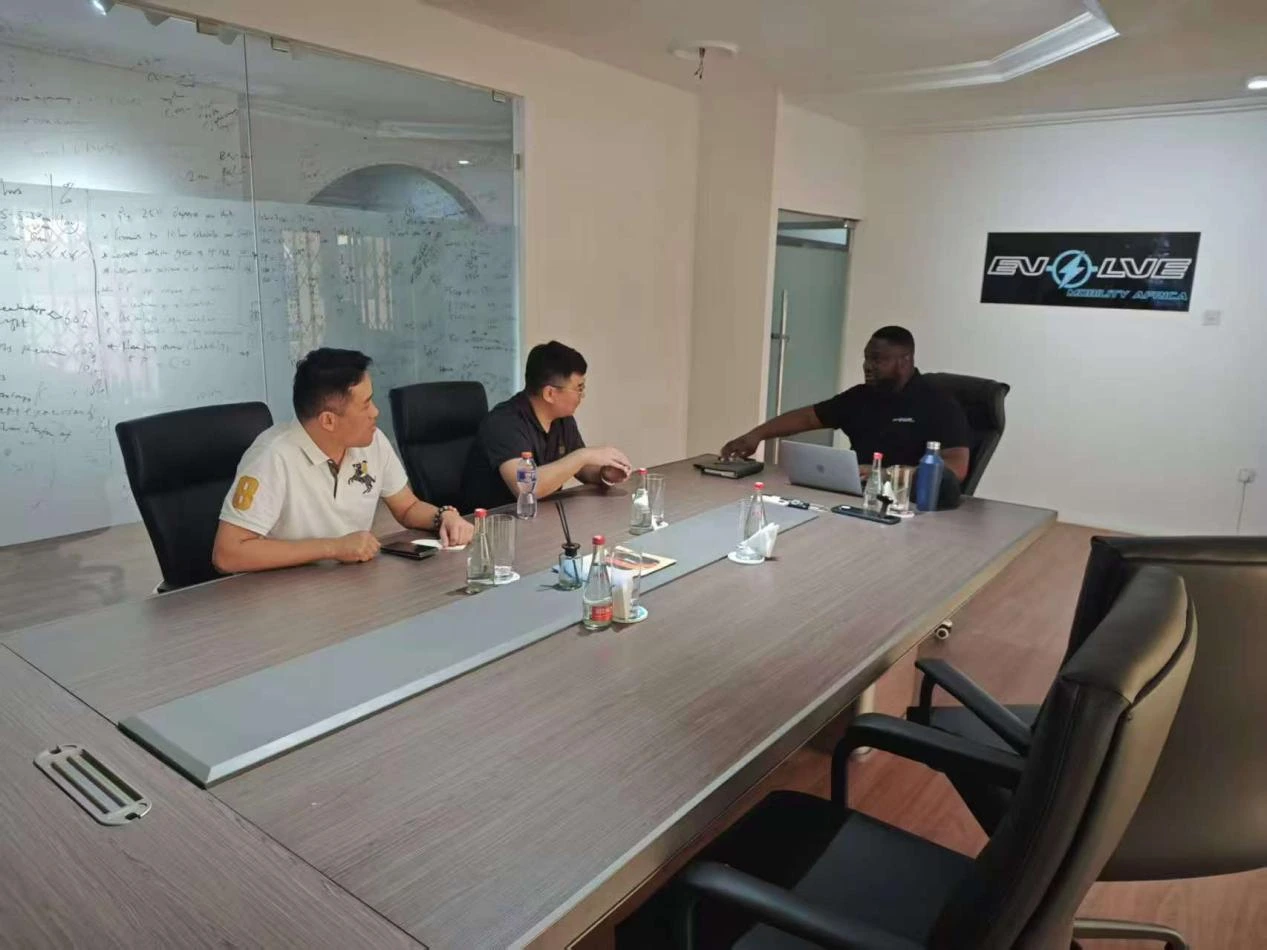 Yudianautomobile executives and a Ghanaian Uber fleet supplier holding a strategic procurement meeting to optimize vehicle supply chains.