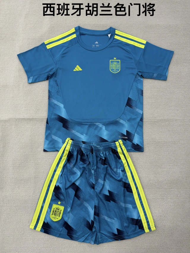 2026-27 Spain Fan Edition Jersey & Shorts Set (Adult)