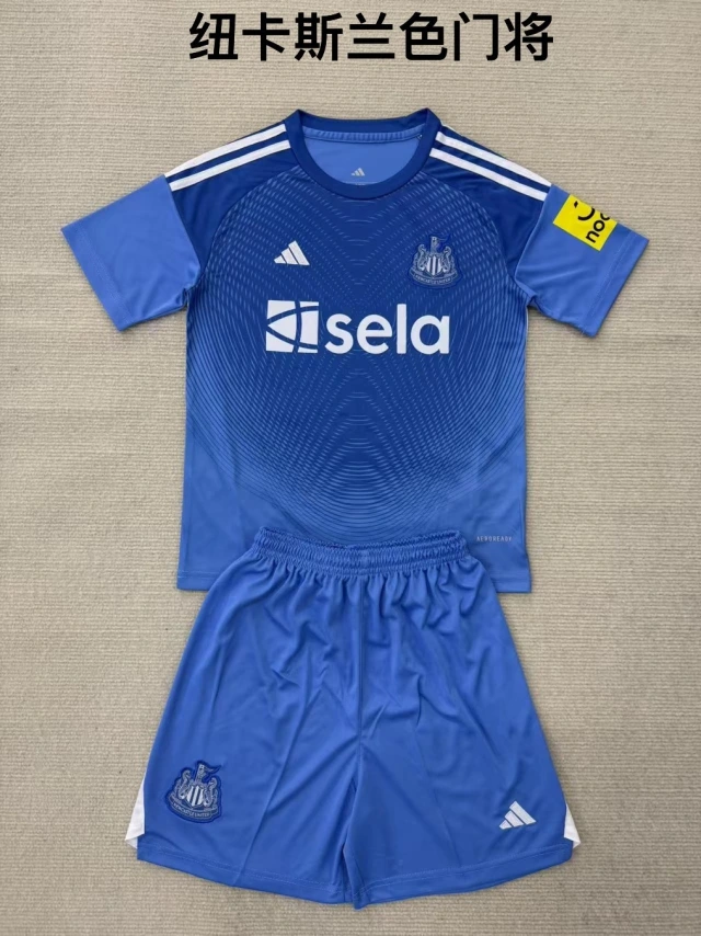 2025-26 Newcastle United Goalkeeper Kit - Adult Set