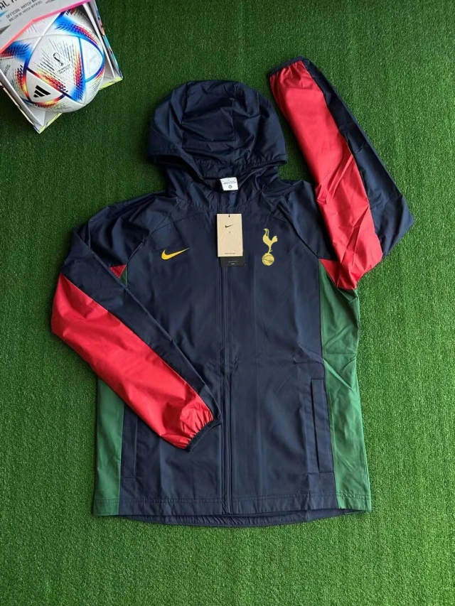 26 Tottenham Hotspur hooded waterproof and windproof jerseys - Windproof version