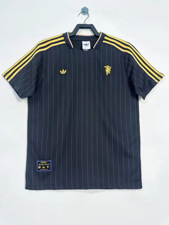 2025-26 Manchester United Black Casual/ Jersey Retro Edition
