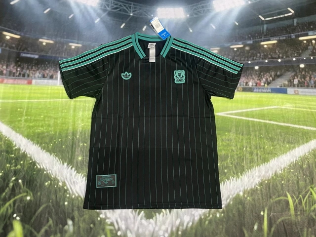2025-26 Liverpool Retro Jersey - Fan Edition