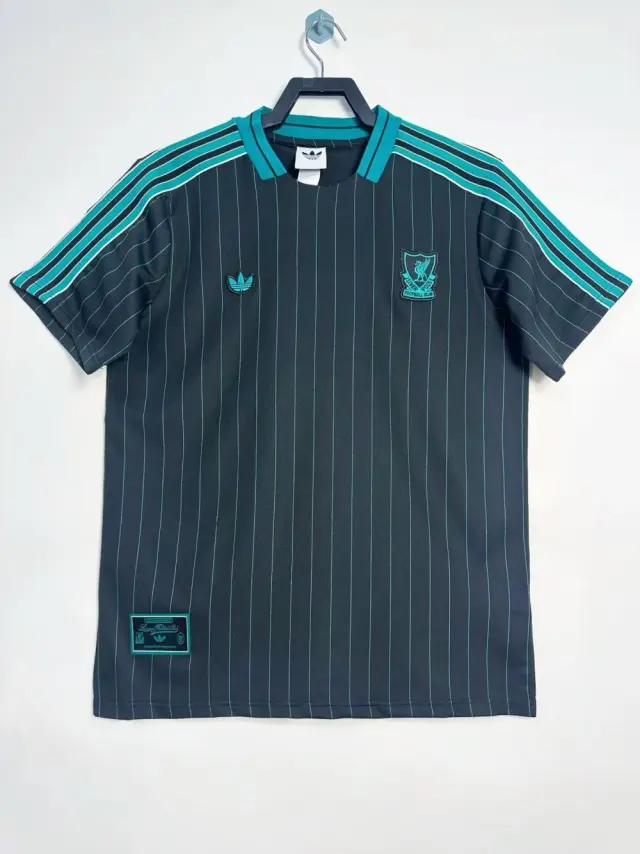 2025-26 Liverpool Black Casual/ Jersey Retro Edition