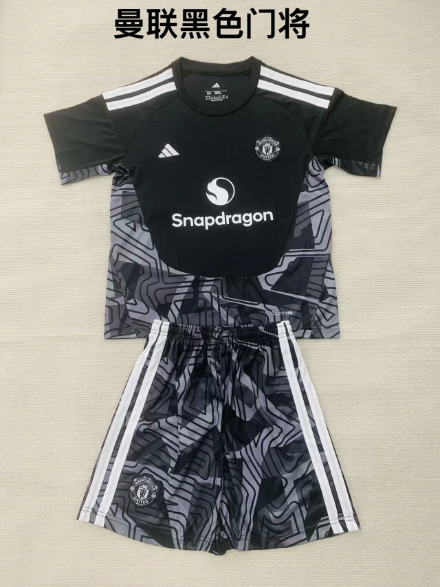 2026-27 Manchester United Goalkeeper Fan Version Jersey Adult Set