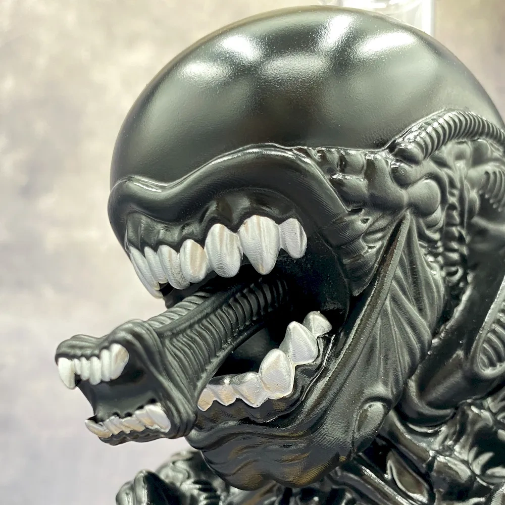 Custom Xenomorph Alien Style Resin Glass Water Pipe