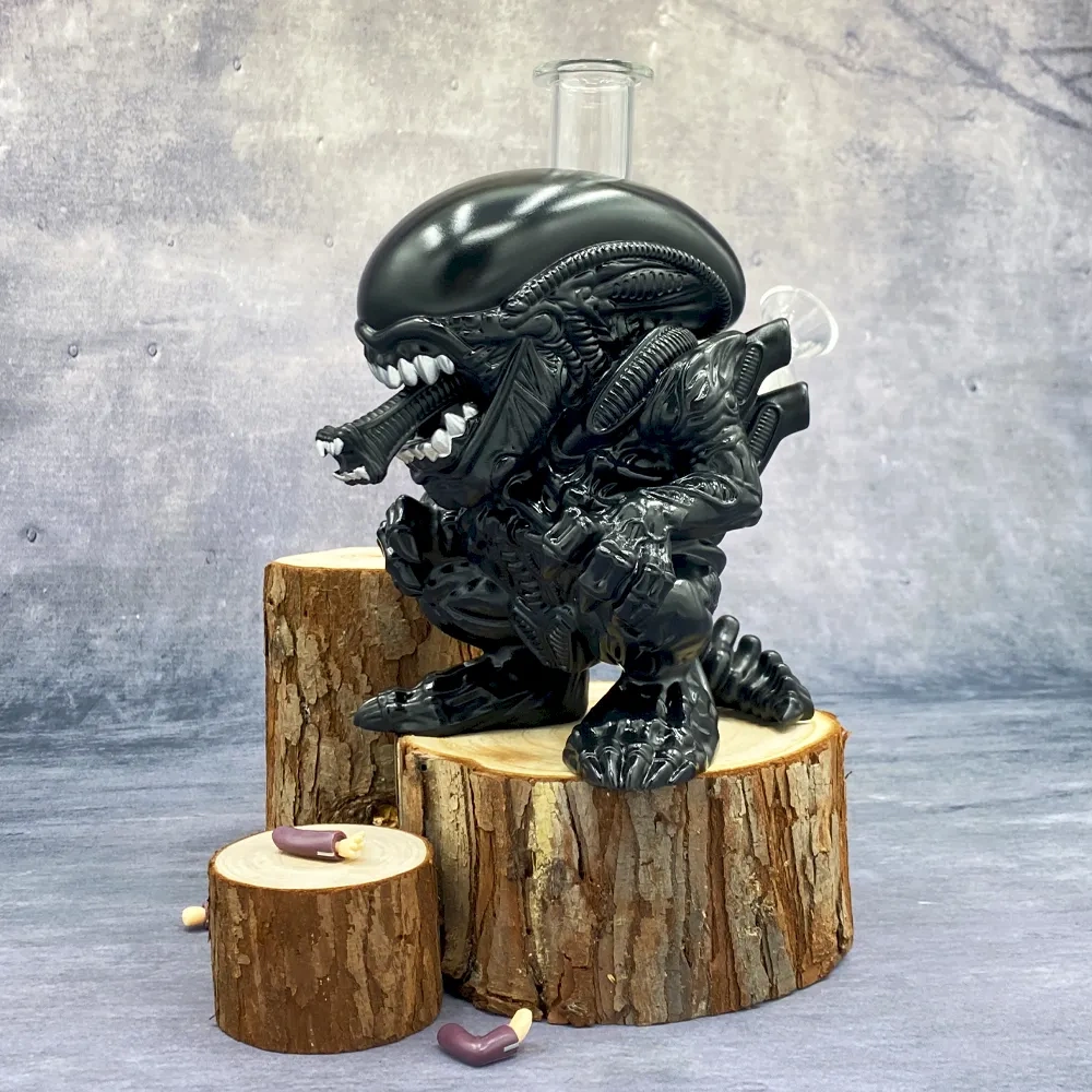 Custom Xenomorph Alien Style Resin Glass Water Pipe
