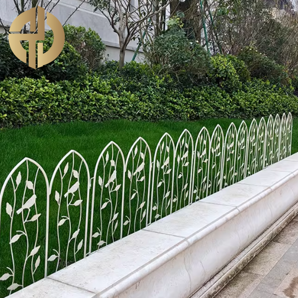 Decorative Coated Fence for Courtyards