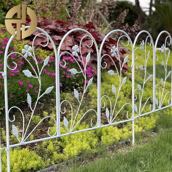 Decorative Coated Fence for Courtyards