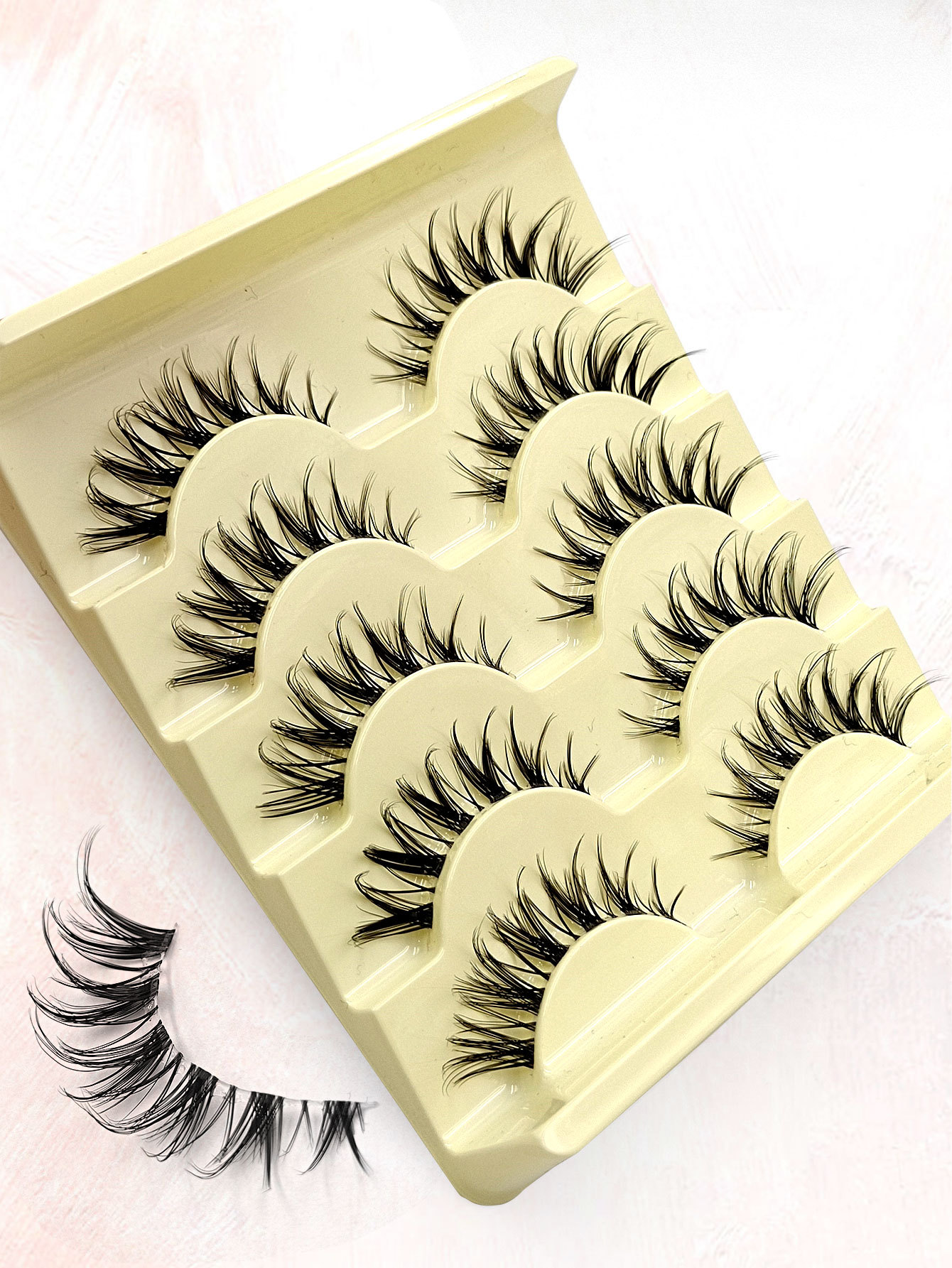 Asiteo 5 Pairs Natural Manga Fairy Fishtail Style Soft Natural Eyelashes Full Strip Lashes Clear Band Manga Lashes Daily Dating Makeup