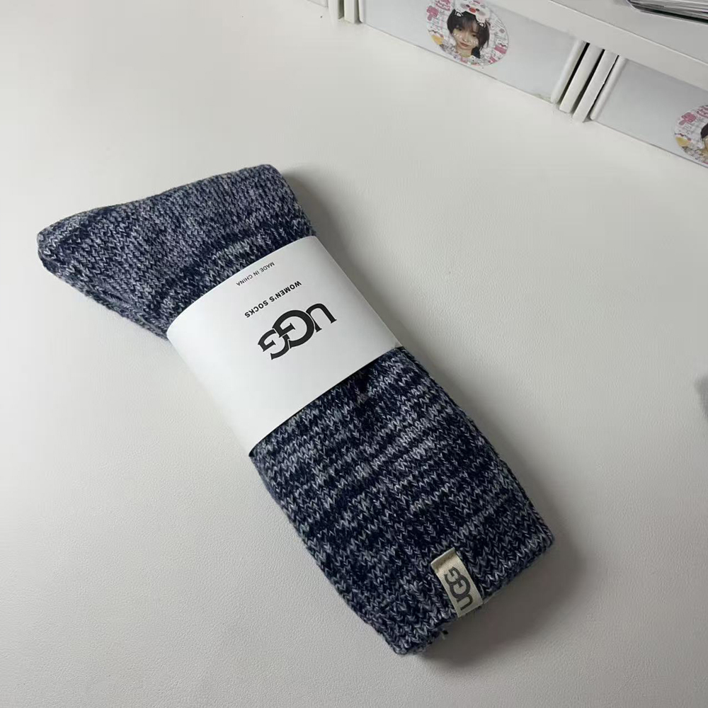 25pack China UGG Sock 15 colors you can choose.