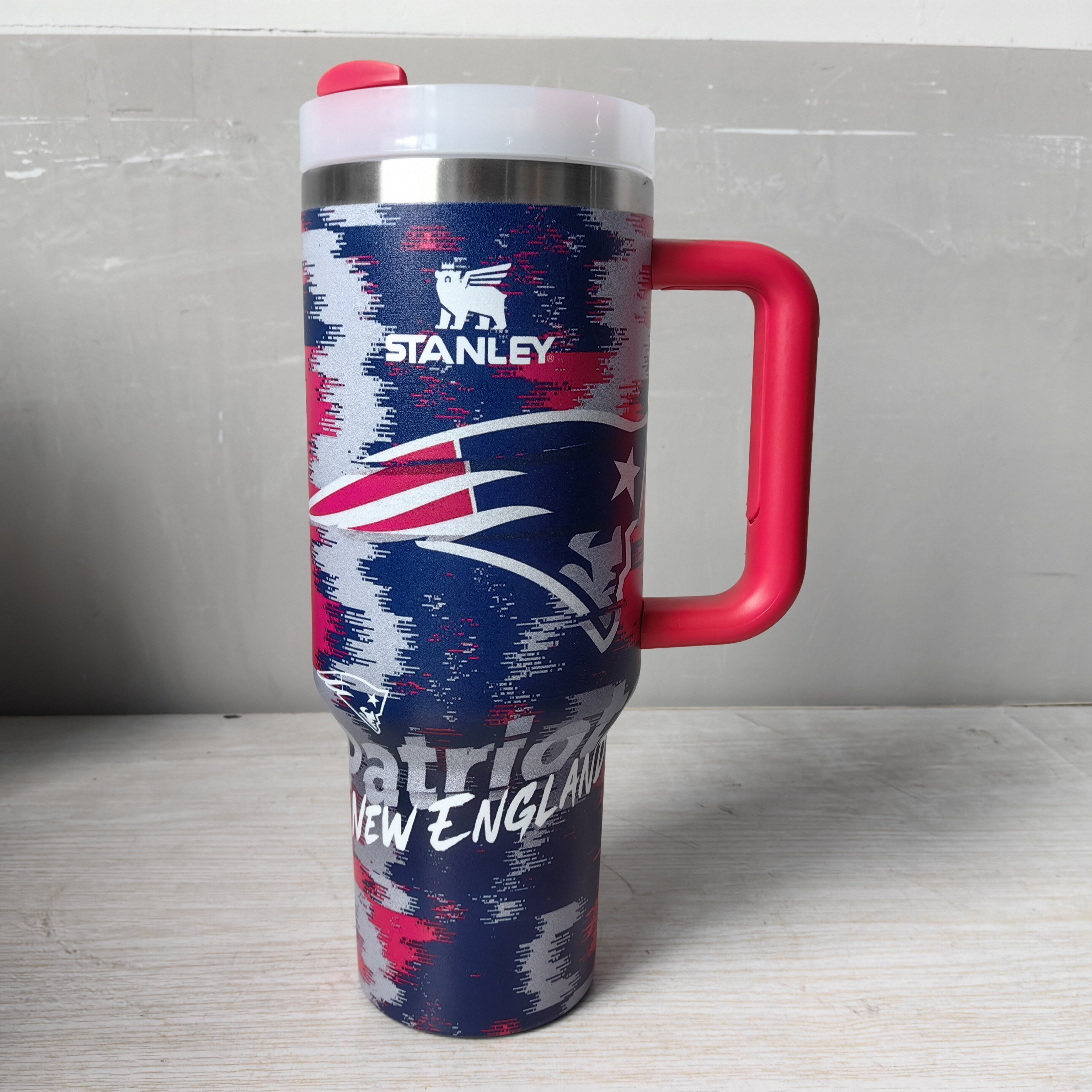 STANLEY NFL Team Logo Quencher H2.0 Tumbler with Handle and Straw 40 oz Holder Compatible for Travel Insulated Stainless Steel Cup BPA-Free
