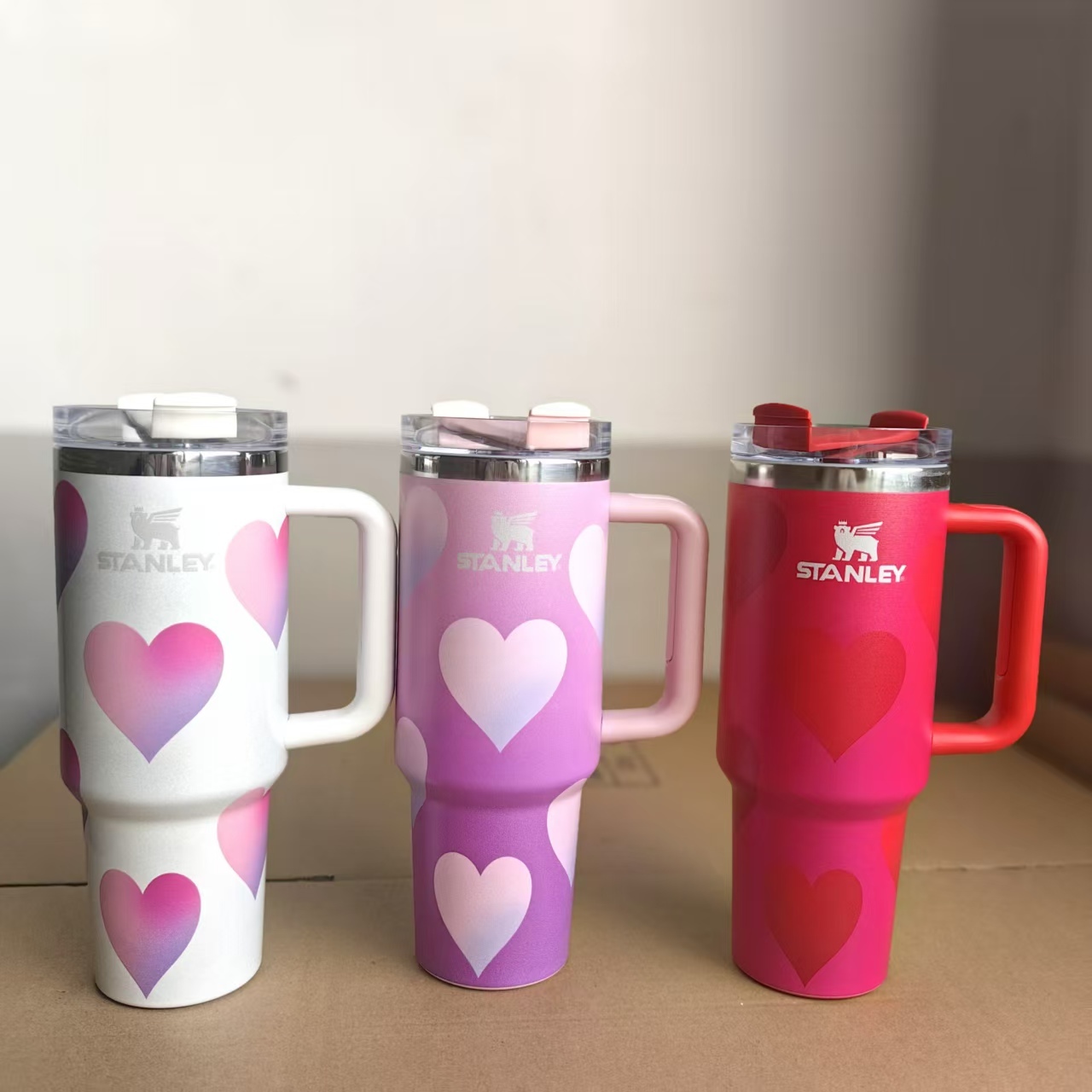 20Pack China Warehouse Valentine's Day Quencher H2.0 Powder Coat 40oz Tumbler with Handle and logo for Laser Engraving