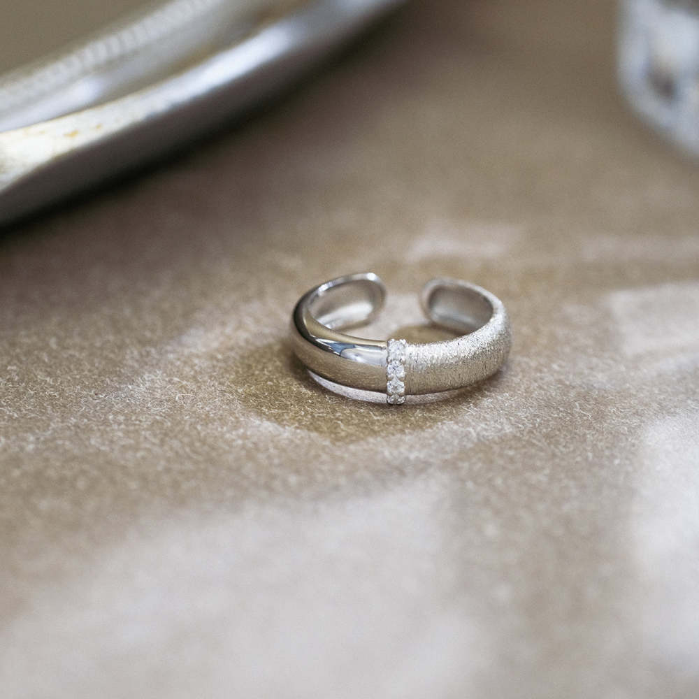 Silver Band Ring with Sparkle