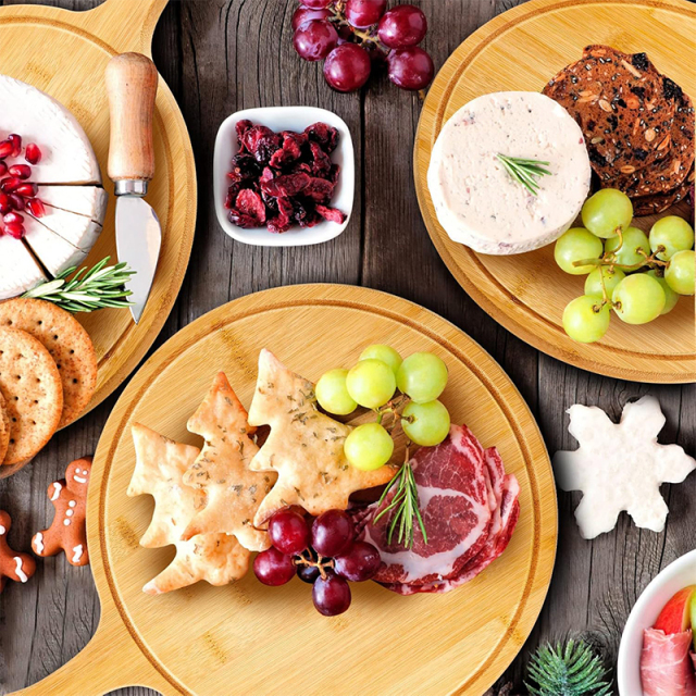 Round Wood Cutting Board with Handle Hole