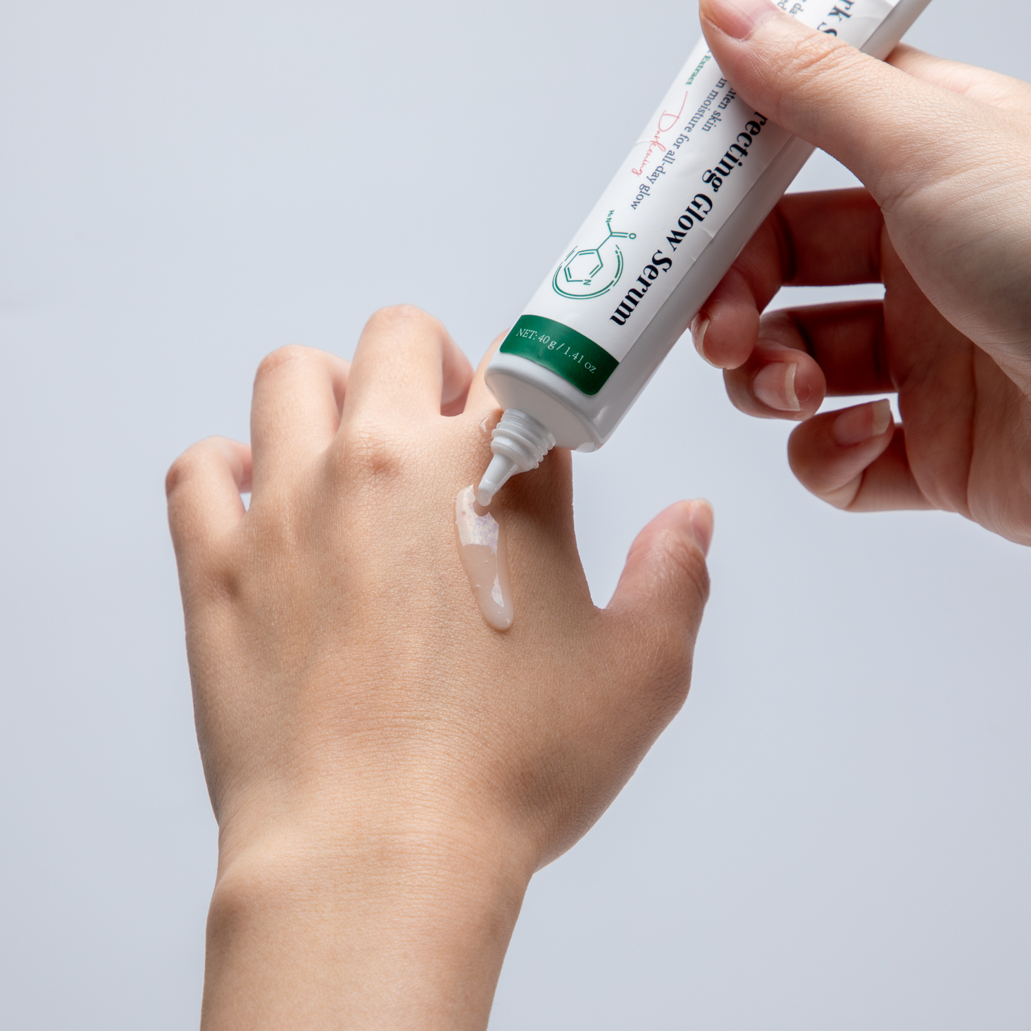 OEM Vegan Korean Skin Care Dark Spot Correcting Glow Serum 5% Niacinamide Dark Spot Remover Face Serum for Face