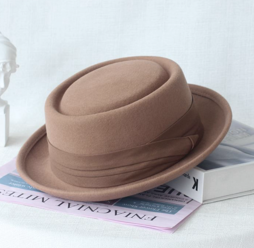 French retro flat top hat, fashionable autumn and winter flat top hat