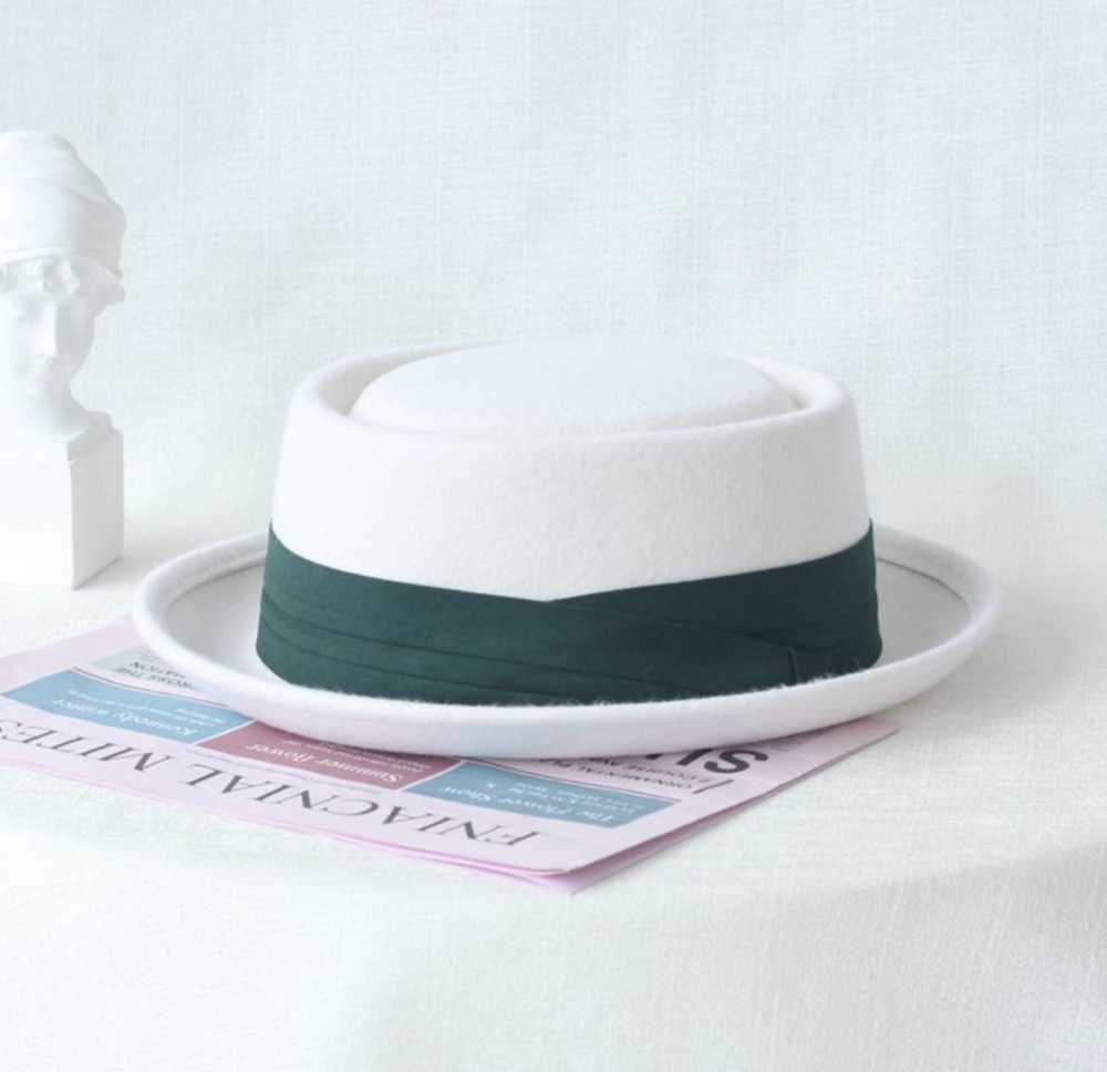 Strapped flat top woolen hat, autumn and winter British retro fashion versatile top hat