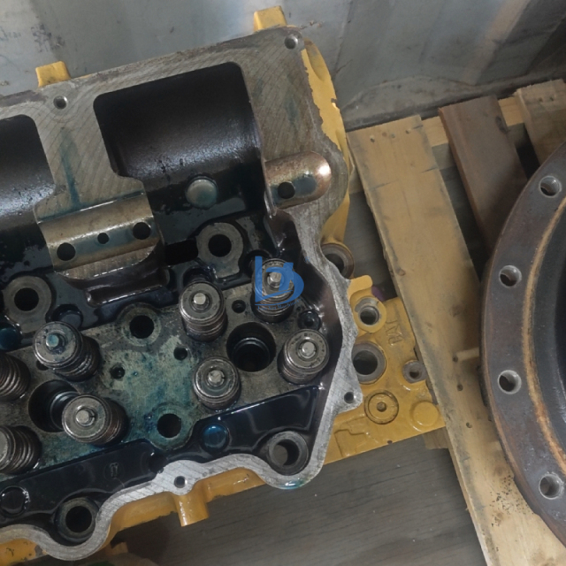 Excavator Engine Parts C32 C27 C18 3512 C7.1 C15 Cylinder Head Assembly C15 Cylinder Head for CAT