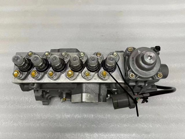 QST30 Original Fuel Injection Pump 0402796212 2881835 3093635 0402796213 3093636 2881834 3093638 0402996315 3093637 0402996316