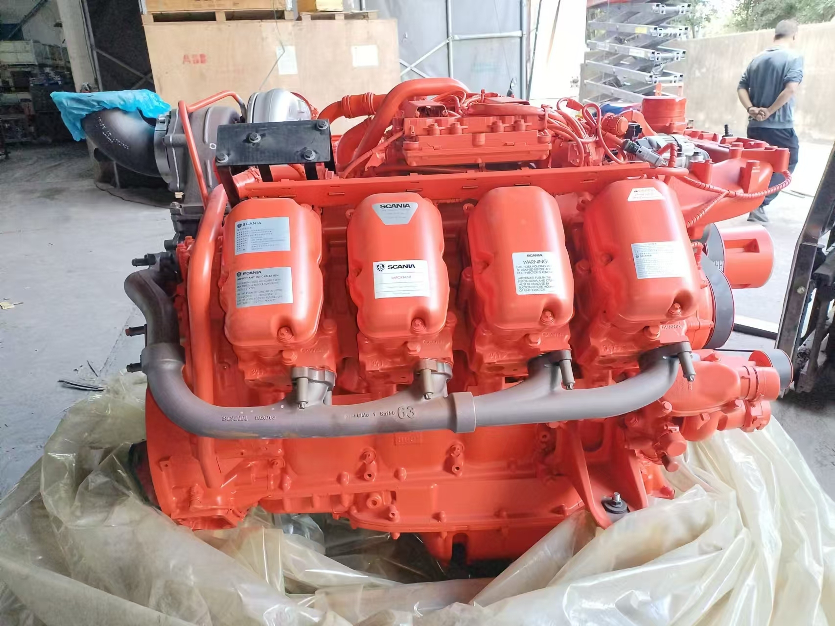Original Factory Brand-new High-quality Red 8-cylinder DC16 Engine Assembly 1173049 Has a High Power Speed of 425KW/1900RPM