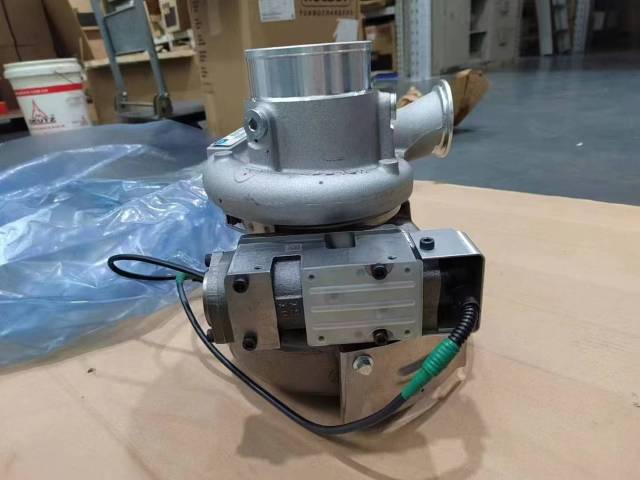 Original Holset Turbocharger Excavator PC200-10 Turbocharger 17-5552076 3793725H HE300VG for Komatsu PC200  Engines Parts