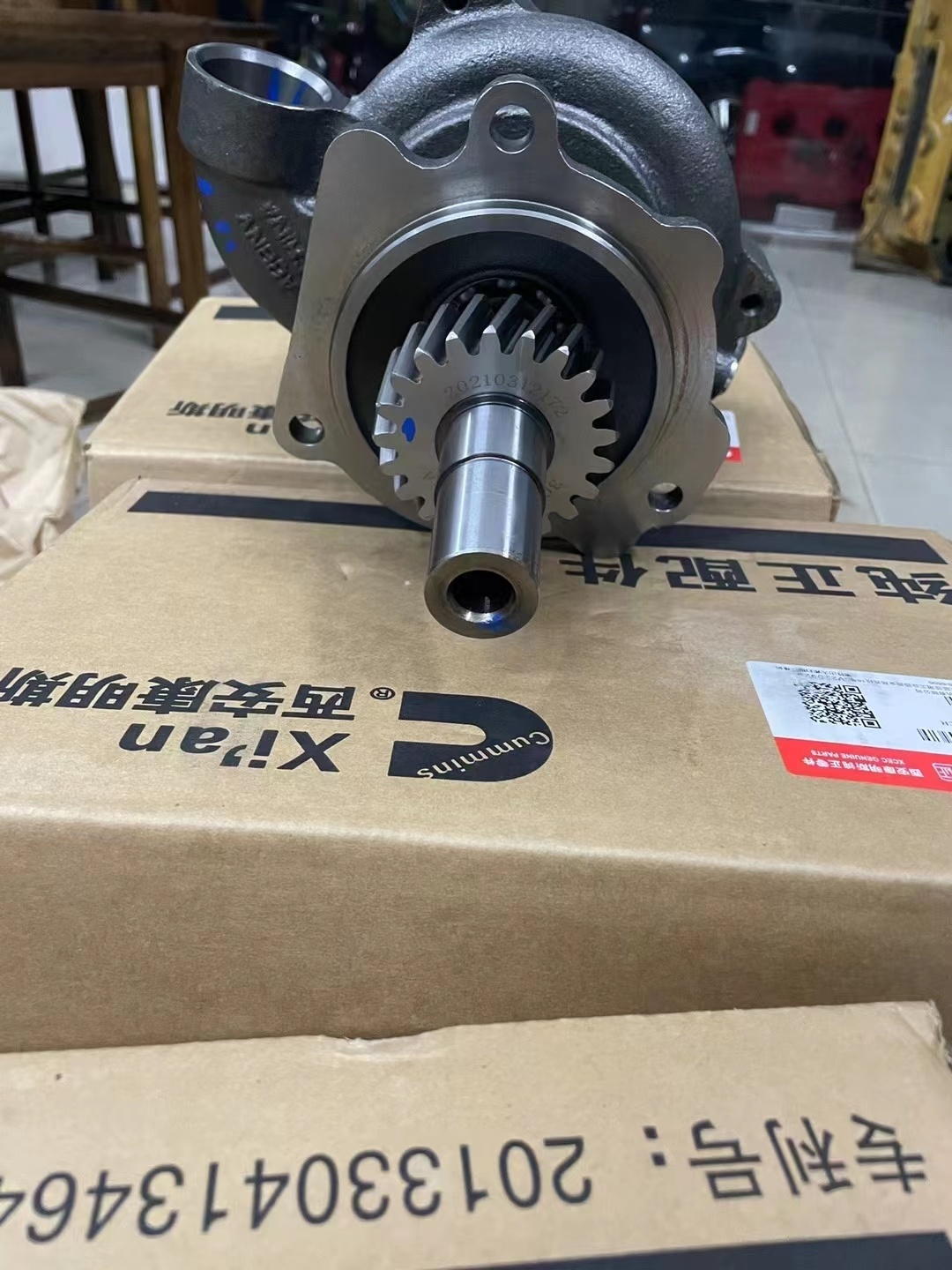 Diesel Engine 2882144 3882670 3803260 3800737 4955705 4965430 4972852 Suitable for Cummins QSM ISM M11 Long Axis Water Pump