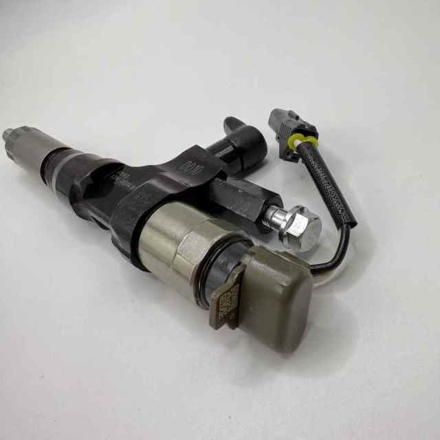 Excavator J05 J08 Common Rail Injector for Kobelco SK200-8 SK260-8 SK350-8 Engine Nozzle Injector J08