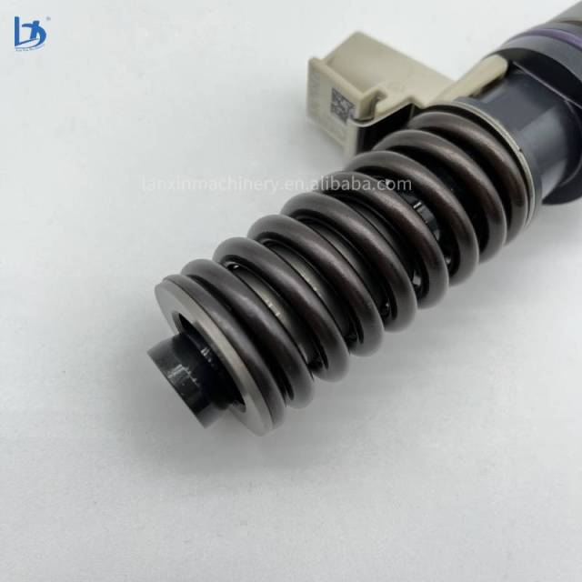 Excavator Fuel Injector 85144518 85143382 85020858 85020426 85020857 85020845 Diesel Common Rail Fuel Injector for  Engine Parts