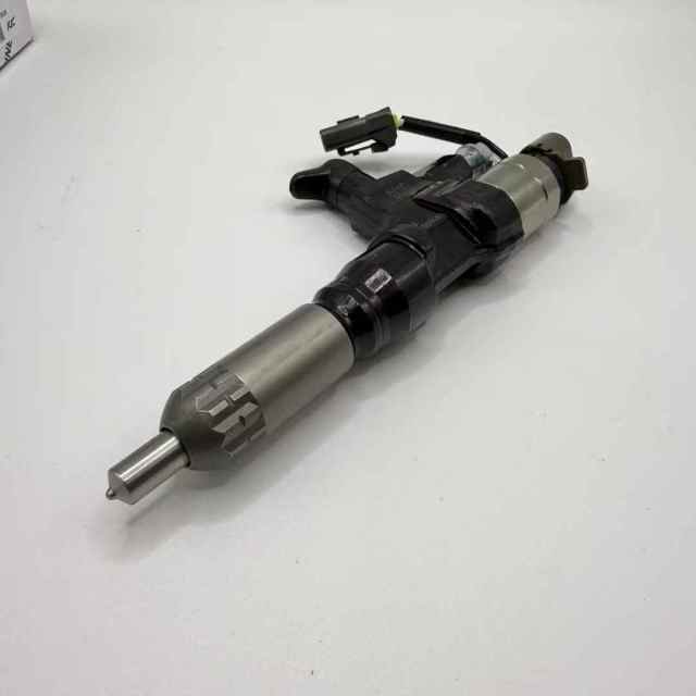 Excavator J05 J08 Common Rail Injector for Kobelco SK200-8 SK260-8 SK350-8 Engine Nozzle Injector J08