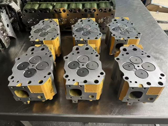 Excavator Part Diesel Engine SAA6D140E-5 6D140 Cylinder Head 6261-11-1100 6261111100 Cylinder Head Assy Machinery Engine Parts
