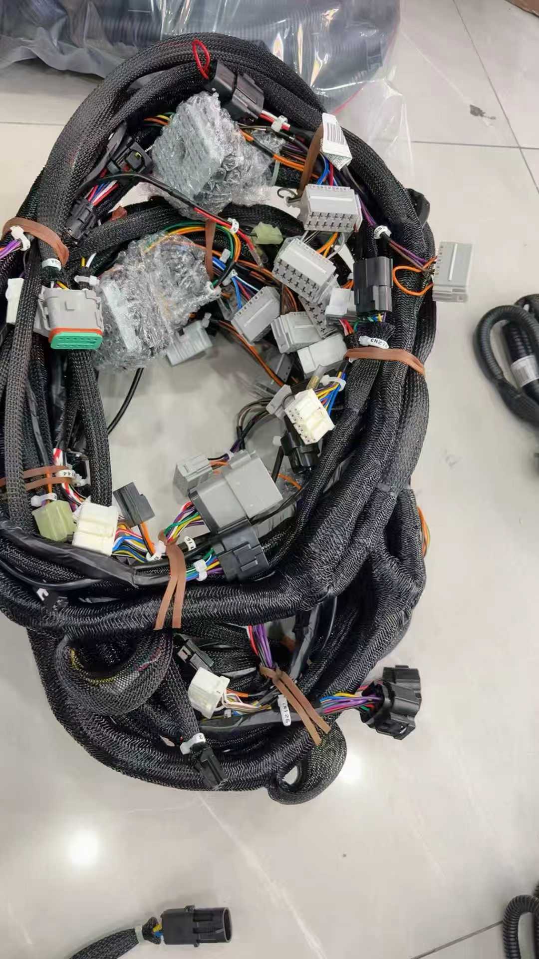 R305LC-9T Wire Harness 2BQ8-10103 21Q6-10501 21Q6-10405 21Q6-10704 Whole Complete Vehicle Wiring Harness for Hyundai R305-9T