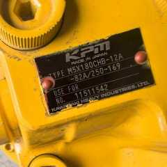 Original Kawasaki Rotary Motor Assembly M5X180CHB-12A-82A /250-169 Excavator Swing Motor Rotary Motor M5X180CHB-12A