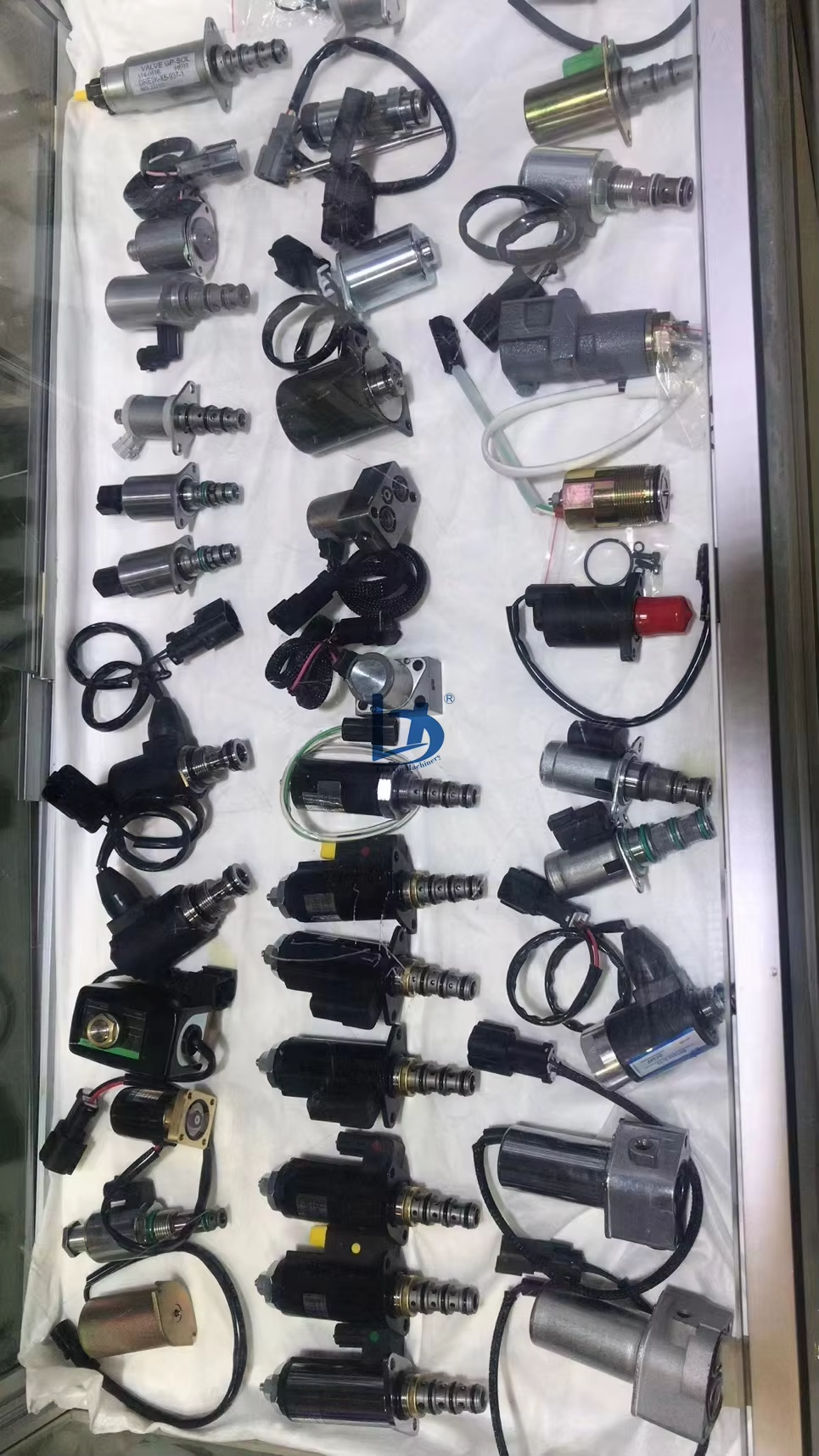 Excavator Parts 6D95 Engine Hydraulic Pump Solenoid Valve 708-2H-25240 708-2L-25211 for Komatsu PC200-3 PC200-5 PC200-6