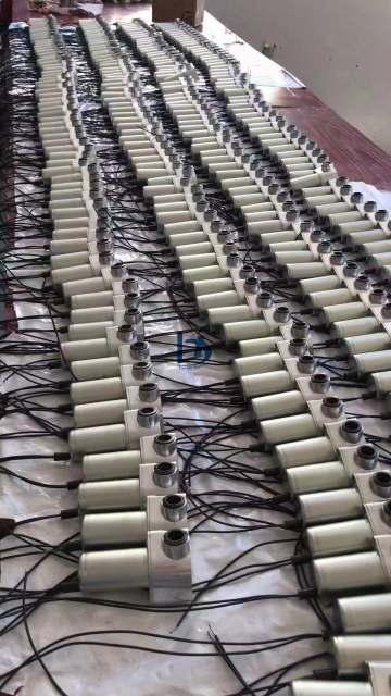 Excavator Parts 6D95 Engine Hydraulic Pump Solenoid Valve 708-2H-25240 708-2L-25211 for Komatsu PC200-3 PC200-5 PC200-6