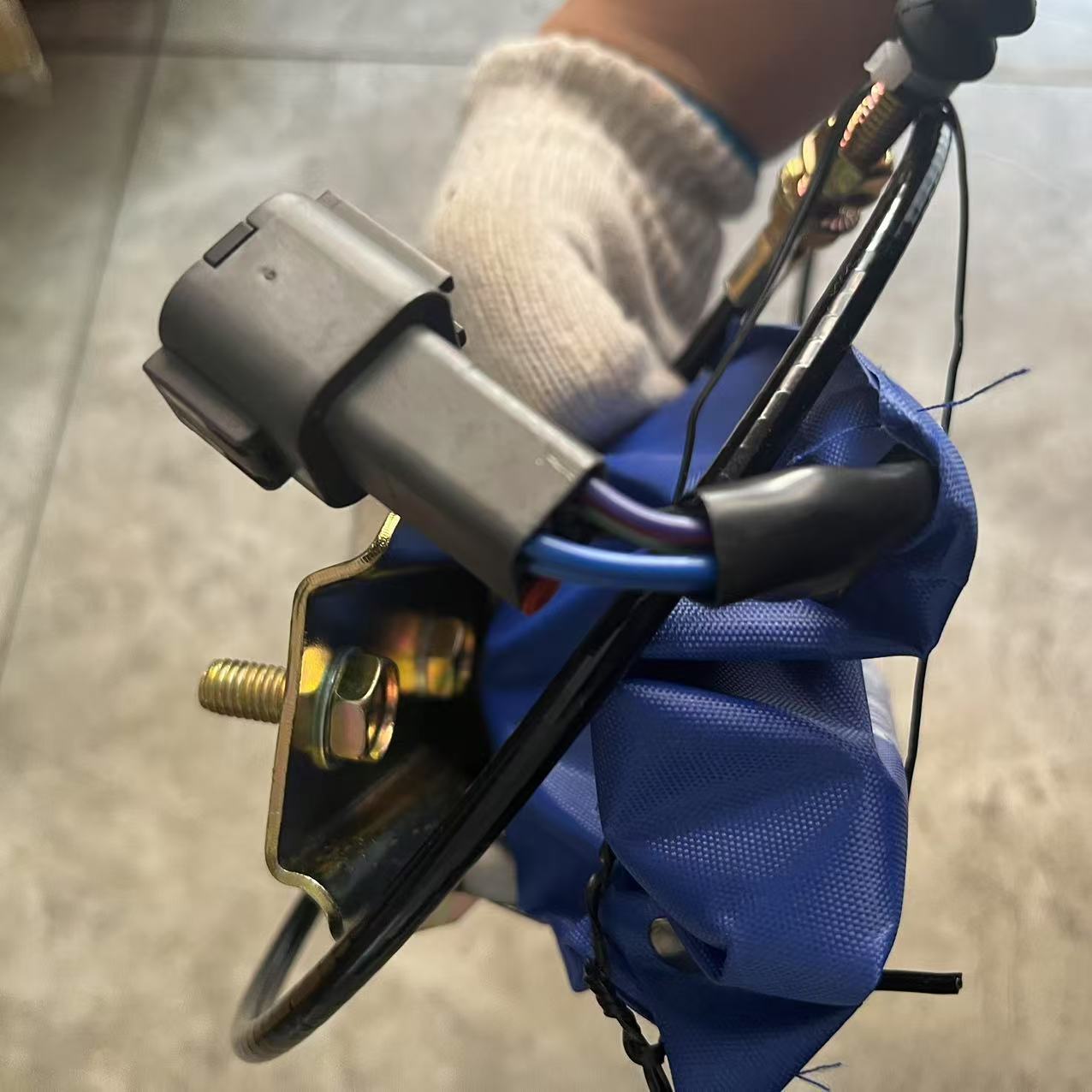 Excavator Flameout Motor SY215 SY235 for Flameout Motor Excavator Engine Flameout Solenoid 24V Throttle Motor Engine