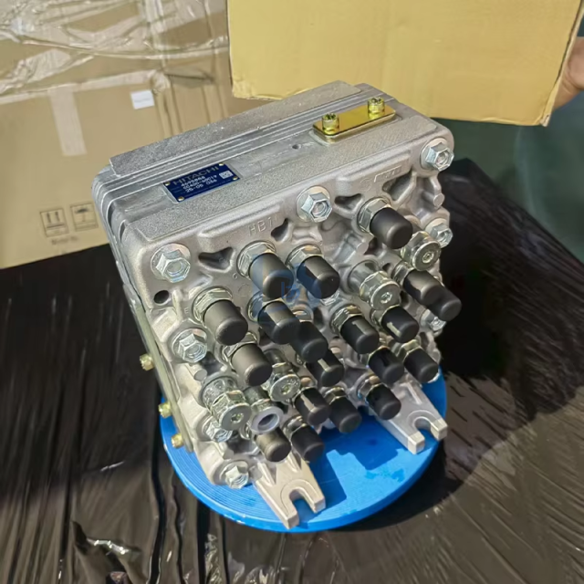 Original Hitachi signal Valve ZX200-5B Excavator signal Main Control Valve C0400-60019 YA00000543 Shuttle Valve 4695888