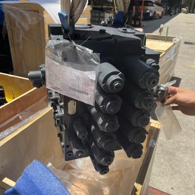 HVME270B-000000-024 Main Control Valve 196200951 for XCMG 370 Excavator Distribution Valve