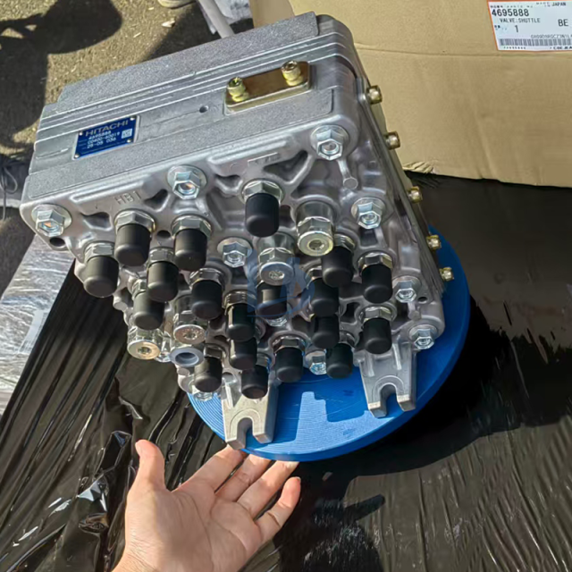 Original Hitachi signal Valve ZX200-5B Excavator signal Main Control Valve C0400-60019 YA00000543 Shuttle Valve 4695888