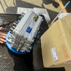 Original Hitachi signal Valve ZX200-5B Excavator signal Main Control Valve C0400-60019 YA00000543 Shuttle Valve 4695888