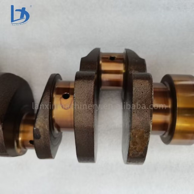 Stock Kubota D1703 Tractor Engine Crankshaft 1A051-23020 D1403 D1703 Crankshaft